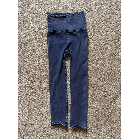 Free People High-Rise Happiness Runs Leggings NWOT NO OUTSIDE LOGO Size M/L Navy - Picture 6 of 6